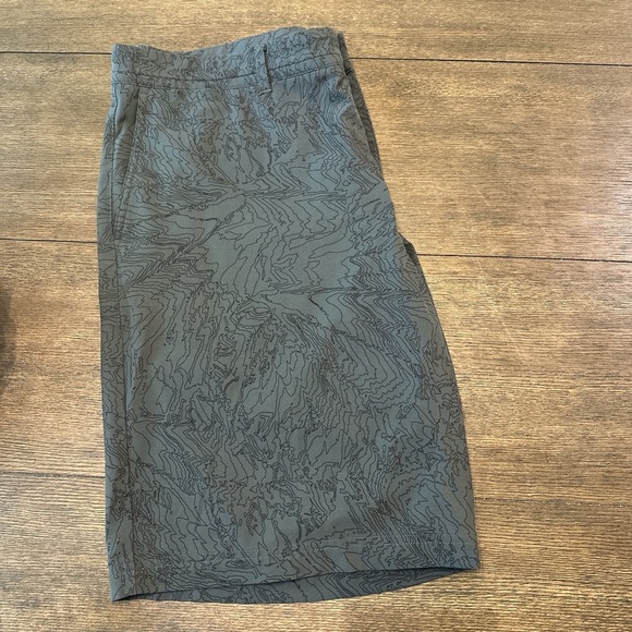 Nike Black Patterned Athletic Shorts - Picture 1 of 4
